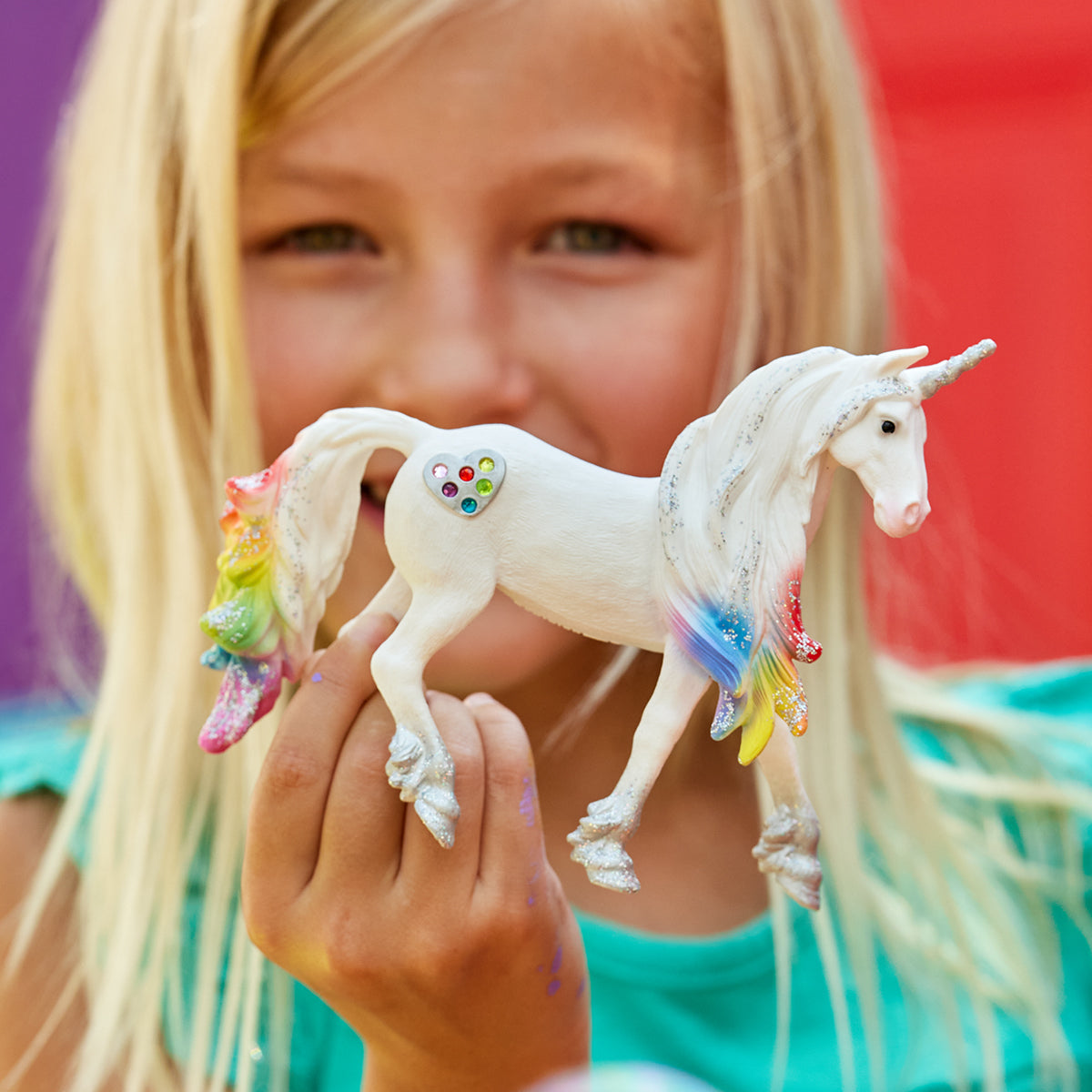 Stallone di unicorno arcobaleno